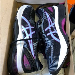 ASICS gel-nimbus 21 women’s size 6 NEW